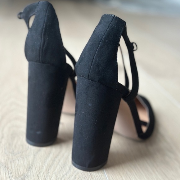 JustFab Pumps - Picture 5 of 8